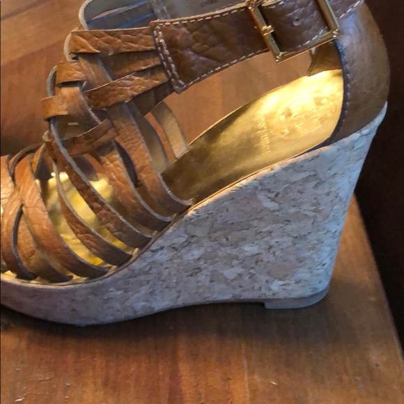 Tory Burch 4" wedge heel brown leather sandals - Picture 3 of 6